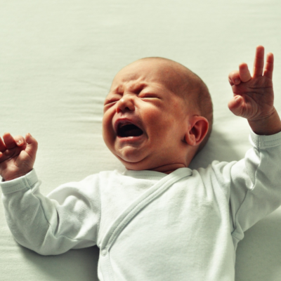 An ultimate guide to colic in babies- symptoms, causes and remedies